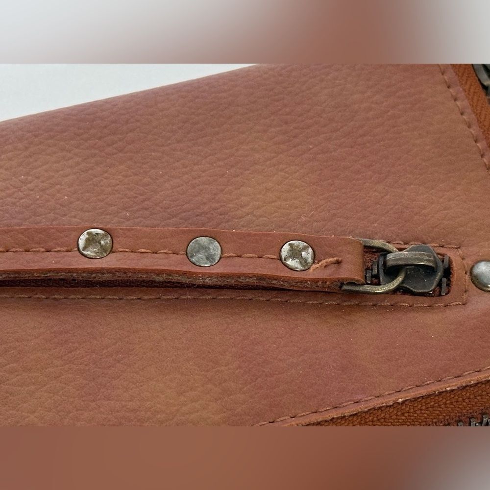 Free People Wallet Brown Distressed Vegan Leather Wristlet Strap Zip Closure - Picture 9 of 12